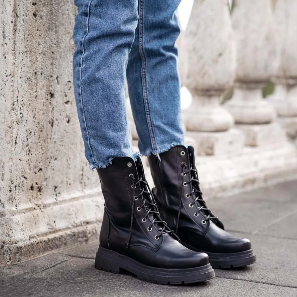 anfibi_con_laccio_di_stra_1.webp Anfibi | Stivali Invernali | Personal Anfibi con Laccio di Strass Scuro "BLAX"  - Nero