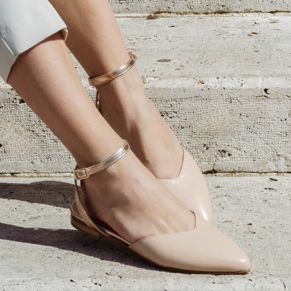 ballerine_in_pelle_con_ci_1-1.webp Ballerine | Made in Italy Ballerine in Pelle con cinturino alla caviglia "SOFIA" - /Rame Nude