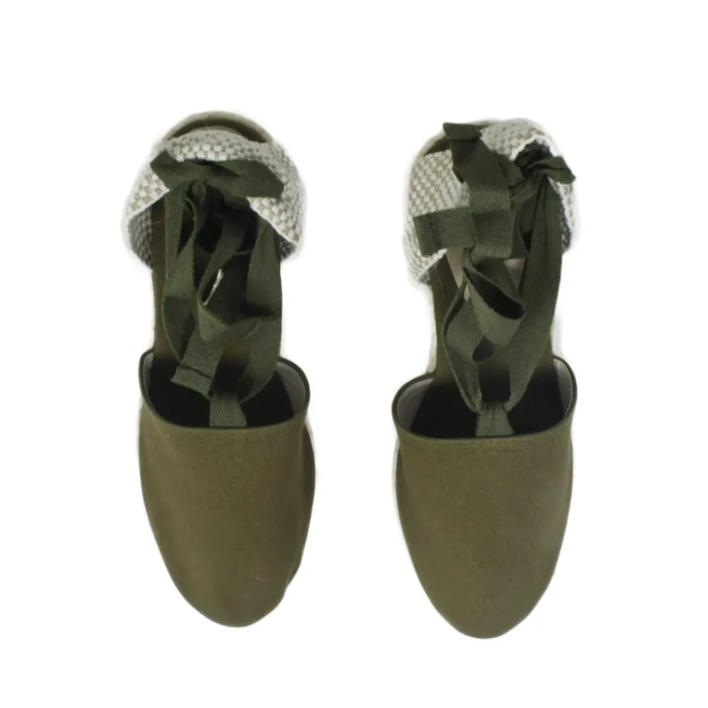 espadrillas_con_zeppa_alt_2-3.webp Espadrillas | Sandali Con Zeppa | Formentera Espadrillas con Zeppa Alta e Laccio alla caviglia "701" - Militare Verde