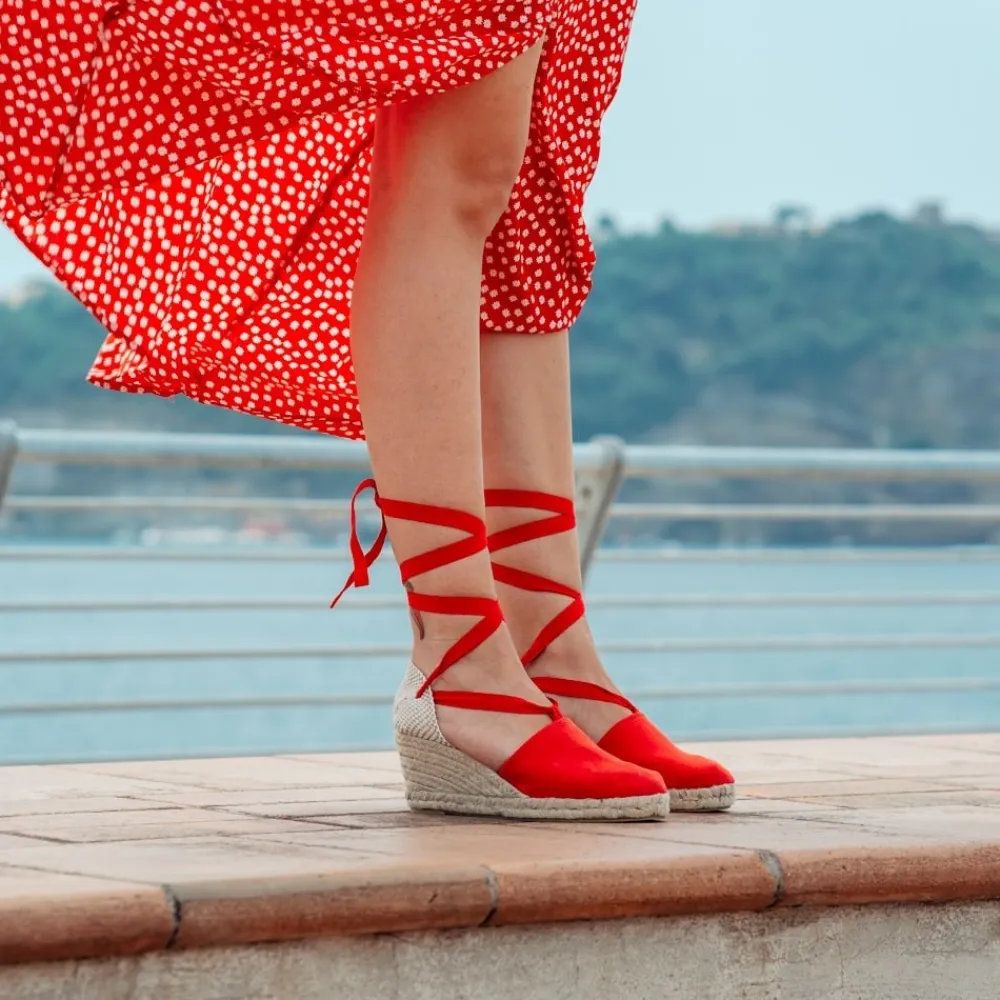 espadrillas_con_zeppa_med_1-2.webp Espadrillas | Sandali Con Zeppa | Mañana Espadrillas con Zeppa Media e Laccio alla caviglia "501" - Rosso