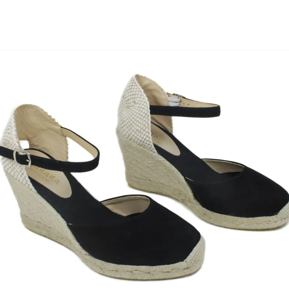 espadrillas_in_camoscio_c_0-1.webp Espadrillas | Sandali Con Zeppa | Mañana Espadrillas in Camoscio con Zeppa Alta e Cinturino "712" - Nero