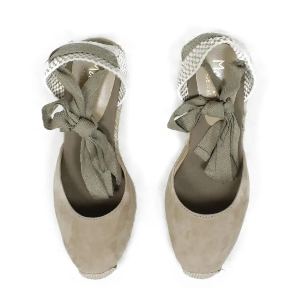 espadrillas_in_camoscio_c_3-3.webp Espadrillas | Sandali Con Zeppa | Mañana Espadrillas in Camoscio con Zeppa Alta e Laccio alla Caviglia "802" - Taupe