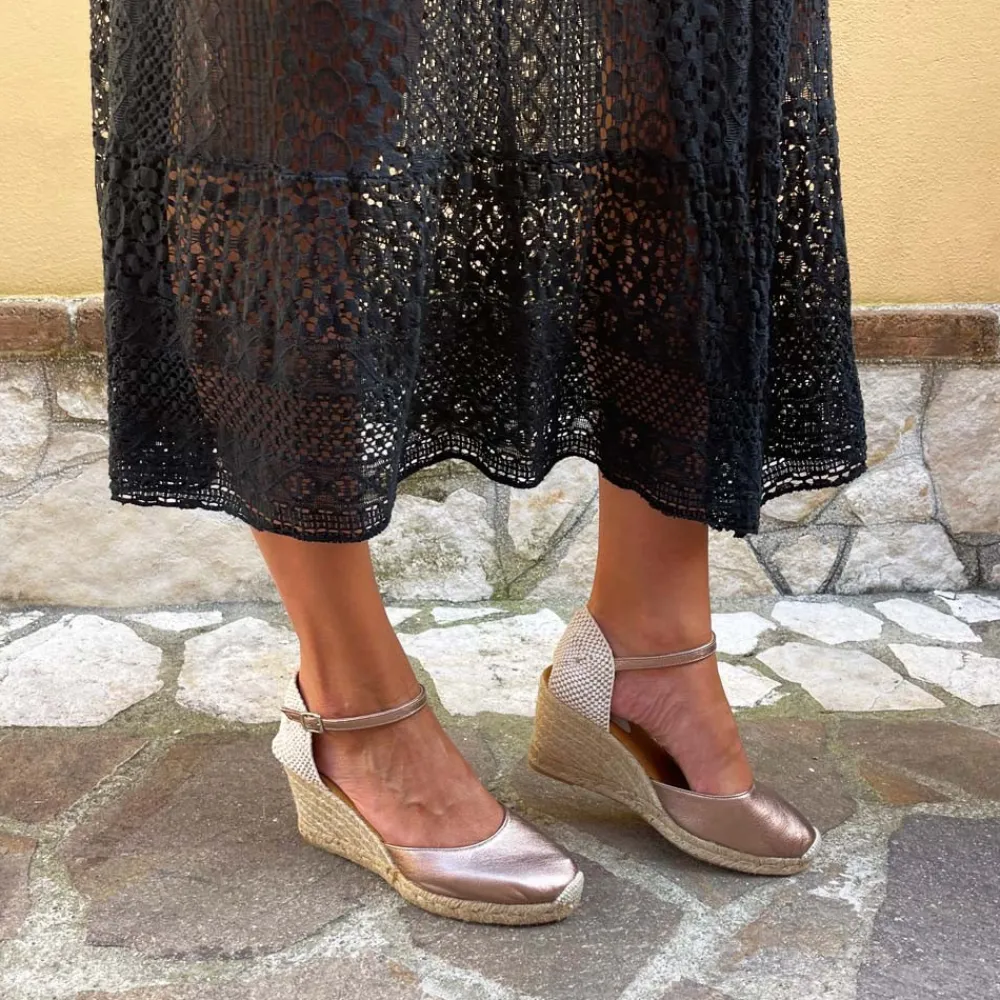 espadrillas_in_pelle_con__1-3.webp Espadrillas | Sandali Con Zeppa | Mañana Espadrillas in Pelle con Zeppa Alta e Cinturino "712" - Rame LaminatoRame