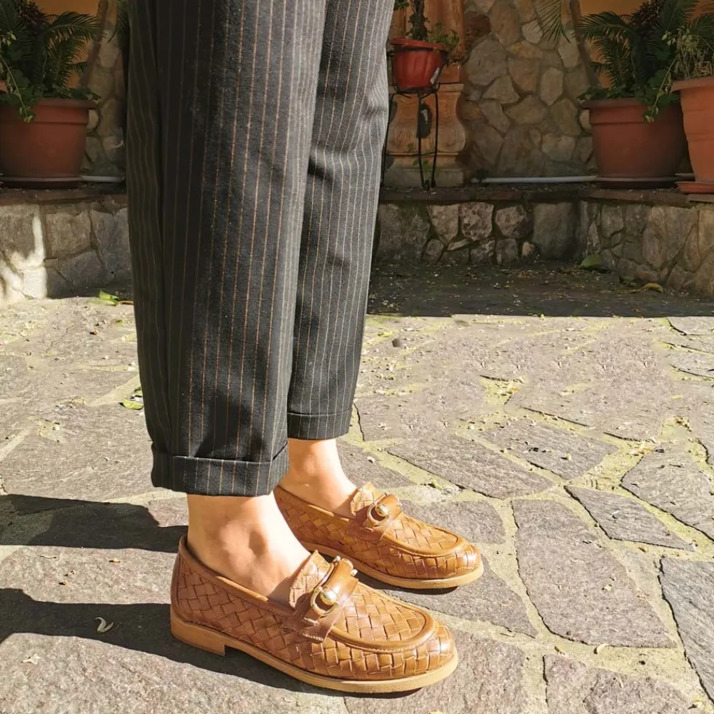 mocassini_da_donna_in_pel_1-2.webp Stringate & Mocassini | Personal Mocassini da Donna in Pelle Intrecciata "MOKA" - Cuoio