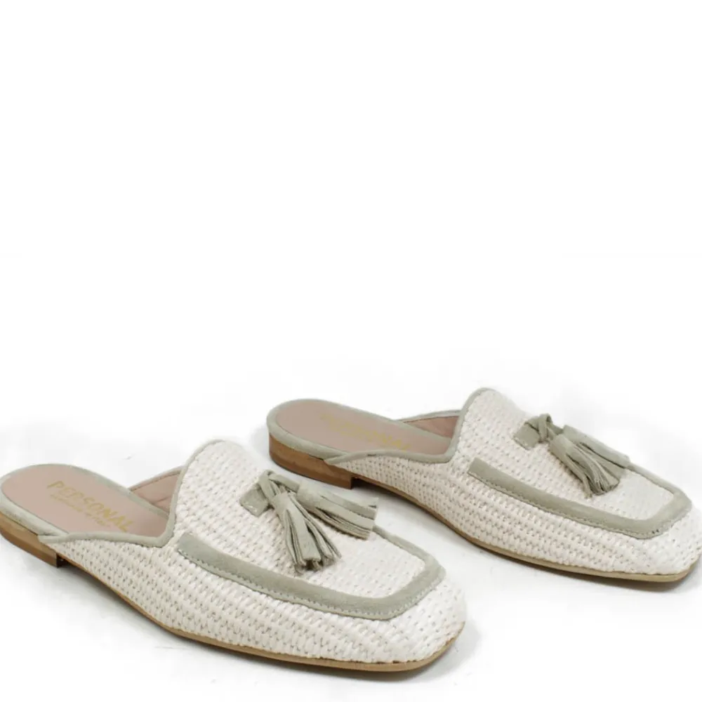 sabot_flat_in_rafia_e_cam_0-2.webp Stringate & Mocassini | Sabot | Personal Sabot Flat in Rafia e Camoscio con Nappine "CAPRI" - Beige