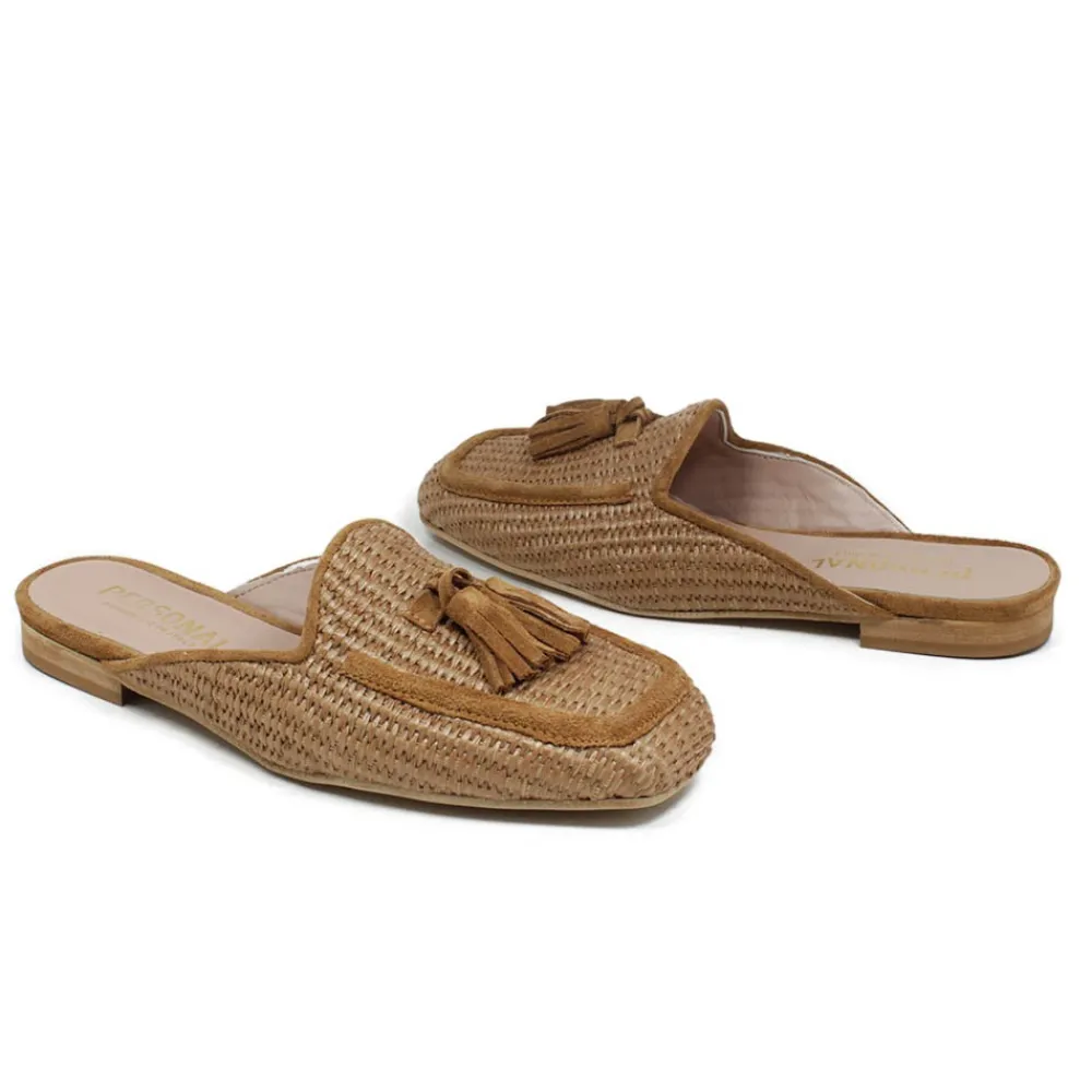 sabot_flat_in_rafia_e_cam_6-1.webp Stringate & Mocassini | Sabot | Personal Sabot Flat in Rafia e Camoscio con Nappine "CAPRI" - Cuoio