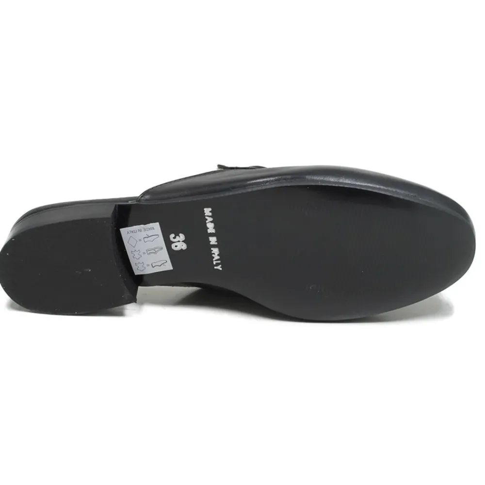 sabot_in_pelle_con_morset_3.webp Sandali Bassi | Sabot | Made in Italy Sabot in Pelle con Morsetto Metallico "KB08" - Nero