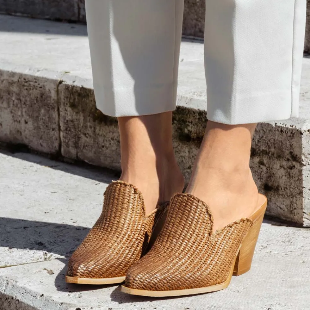 sabot_texani_con_tacco_al_1-1.webp Sabot | Scarpe Con Tacco | Personal Sabot Texani con Tacco Alto "DEBRA" - Rafia Cuoio