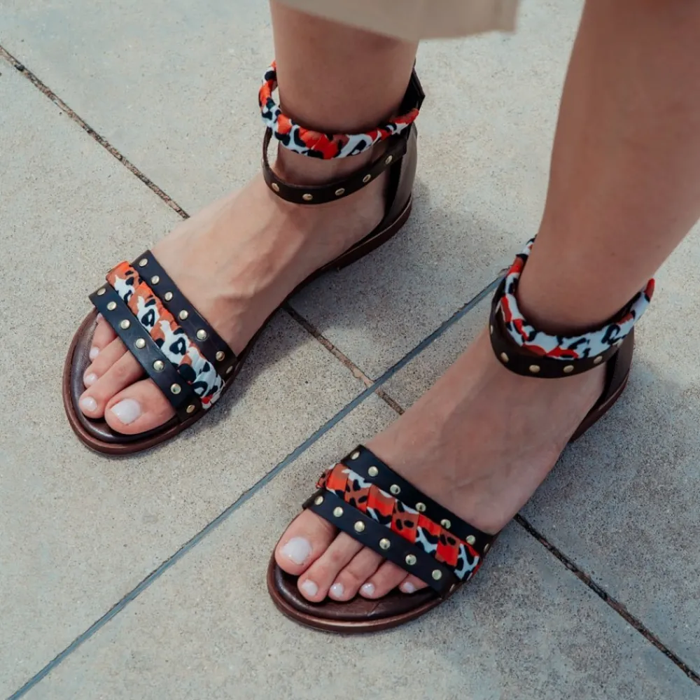 sandali_bassi_con_cavigli_1.webp Sandali Bassi | Personal Sandali Bassi con Cavigliera Borchie e Foulard "Vadella" - Testa di Moro TestadiMoro