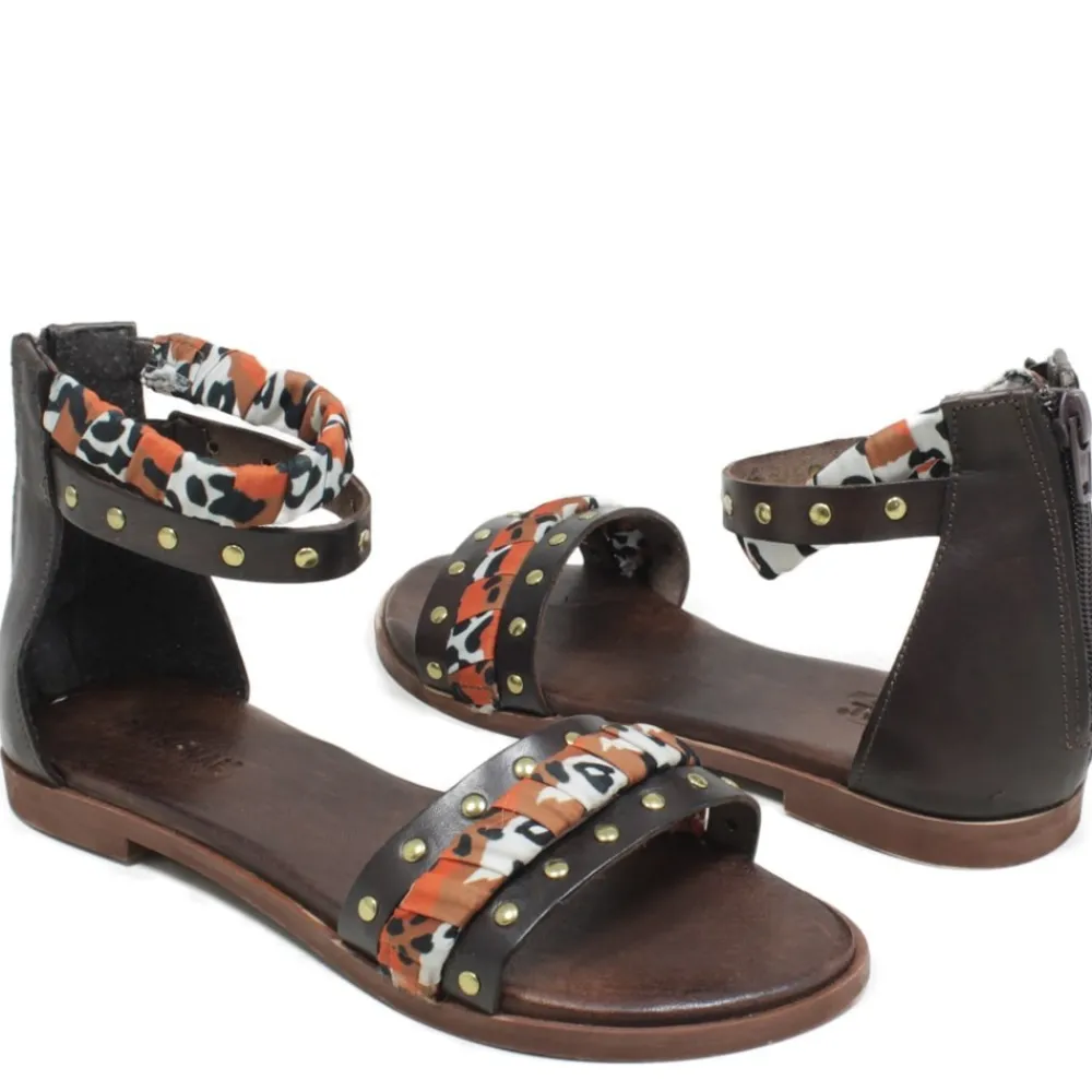 sandali_bassi_con_cavigli_2.webp Sandali Bassi | Personal Sandali Bassi con Cavigliera Borchie e Foulard "Vadella" - Testa di Moro TestadiMoro