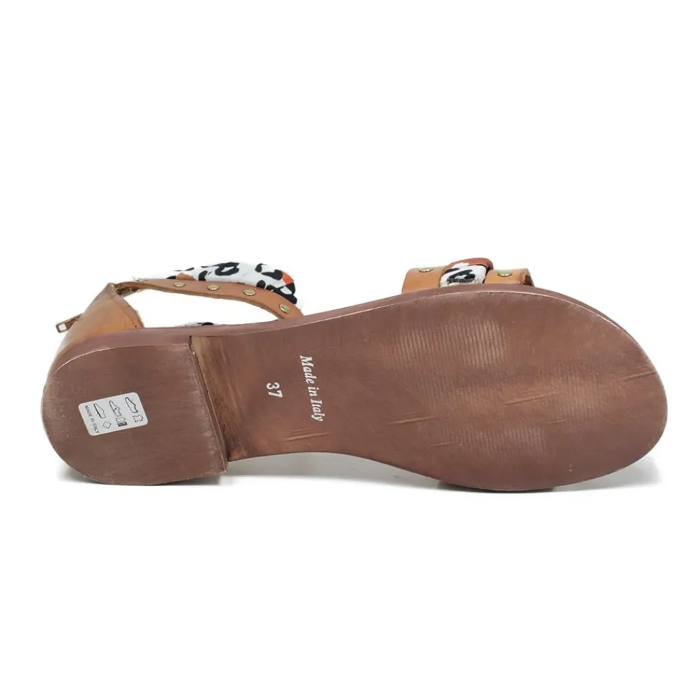 sandali_bassi_con_cavigli_5-1.webp Sandali Bassi | Personal Sandali Bassi con Cavigliera Borchie e Foulard "Vadella" - Cuoio