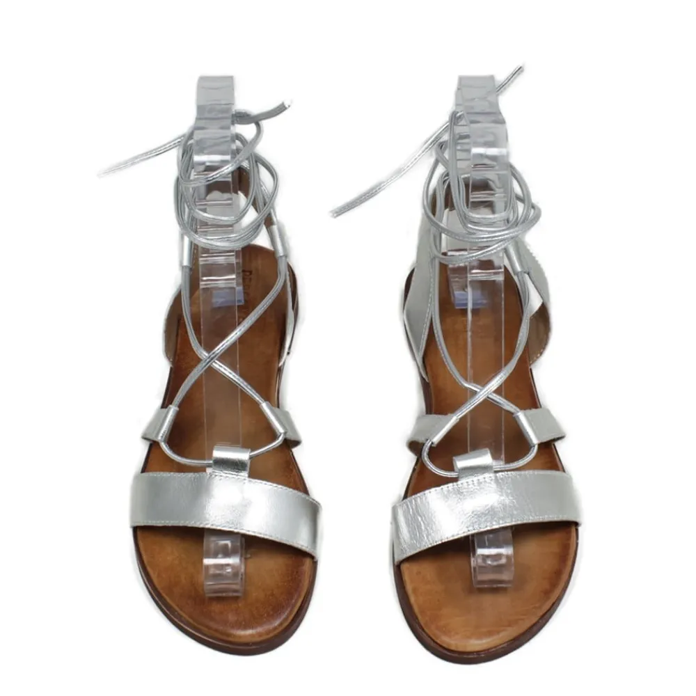 sandali_bassi_con_laccio__2-3.webp Sandali Bassi | Personal Sandali Bassi con Laccio alla Caviglia "Cornelia" - /Cuoio Argento