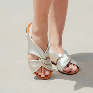 Sandali Bassi | In Time Sandali Bassi Flat in Pelle con elastico "Cross" - Platino