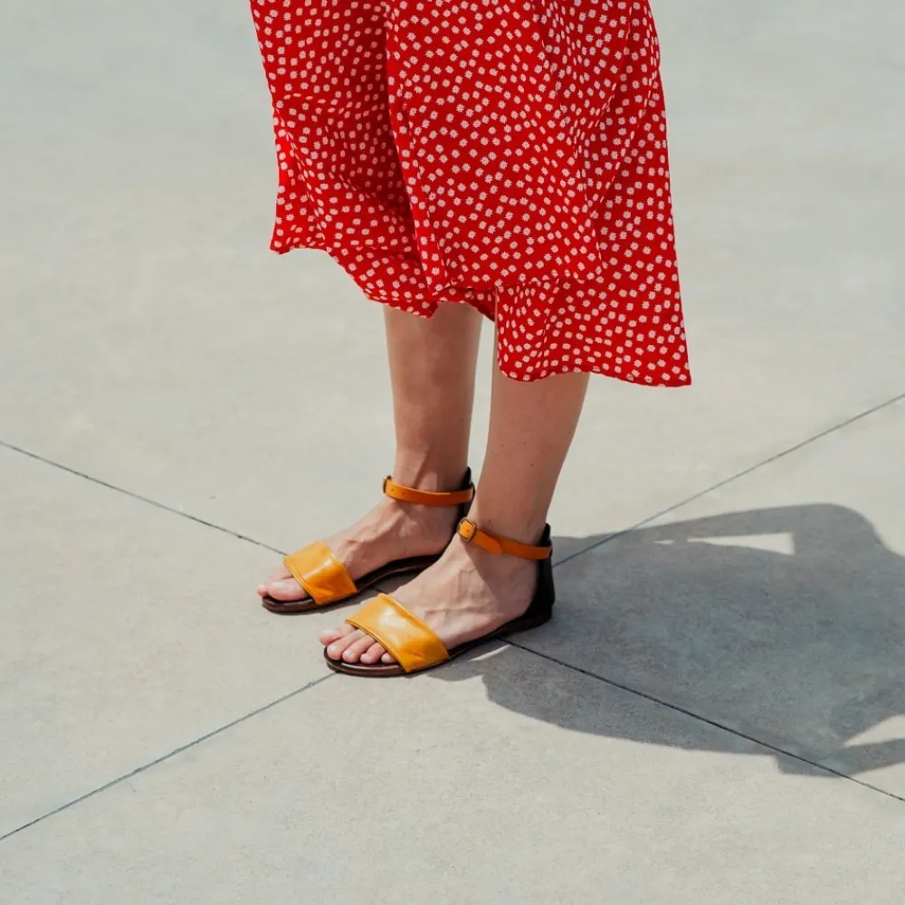 sandali_bassi_flat_in_pel_1-7.webp Sandali Bassi | In Time Sandali Bassi Flat in Pelle "Stripe" - Testa di Moro/Ocra TestadiMoro