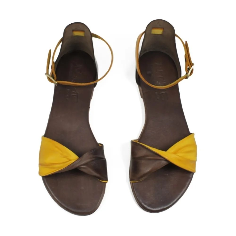 sandali_bassi_flat_in_pel_1-8.webp Sandali Bassi | In Time Sandali Bassi Flat in Pelle "Procida" - Testa di Moro/Ocra TestadiMoro