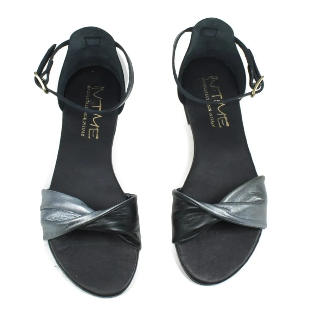 sandali_bassi_flat_in_pel_2-9.webp Sandali Bassi | In Time Sandali Bassi Flat in Pelle "Procida" - /Canna di Fucile Nero