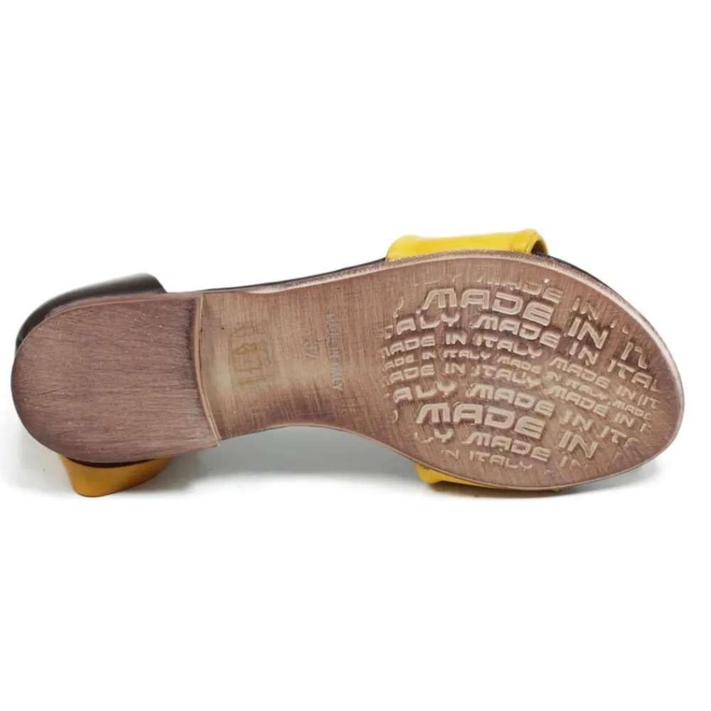 sandali_bassi_flat_in_pel_3-3.webp Sandali Bassi | In Time Sandali Bassi Flat in Pelle "Stripe" - Testa di Moro/Ocra TestadiMoro