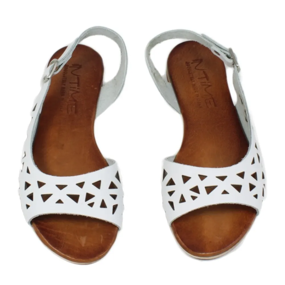 sandali_bassi_flat_trafor_1-3.webp Sandali Bassi | In Time Sandali Bassi Flat Traforati in Pelle "Patty" - /Cuoio Bianco