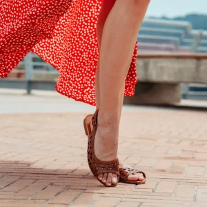 Sandali Bassi | In Time Sandali Bassi Flat Traforati in Pelle "Patty" - Cuoio