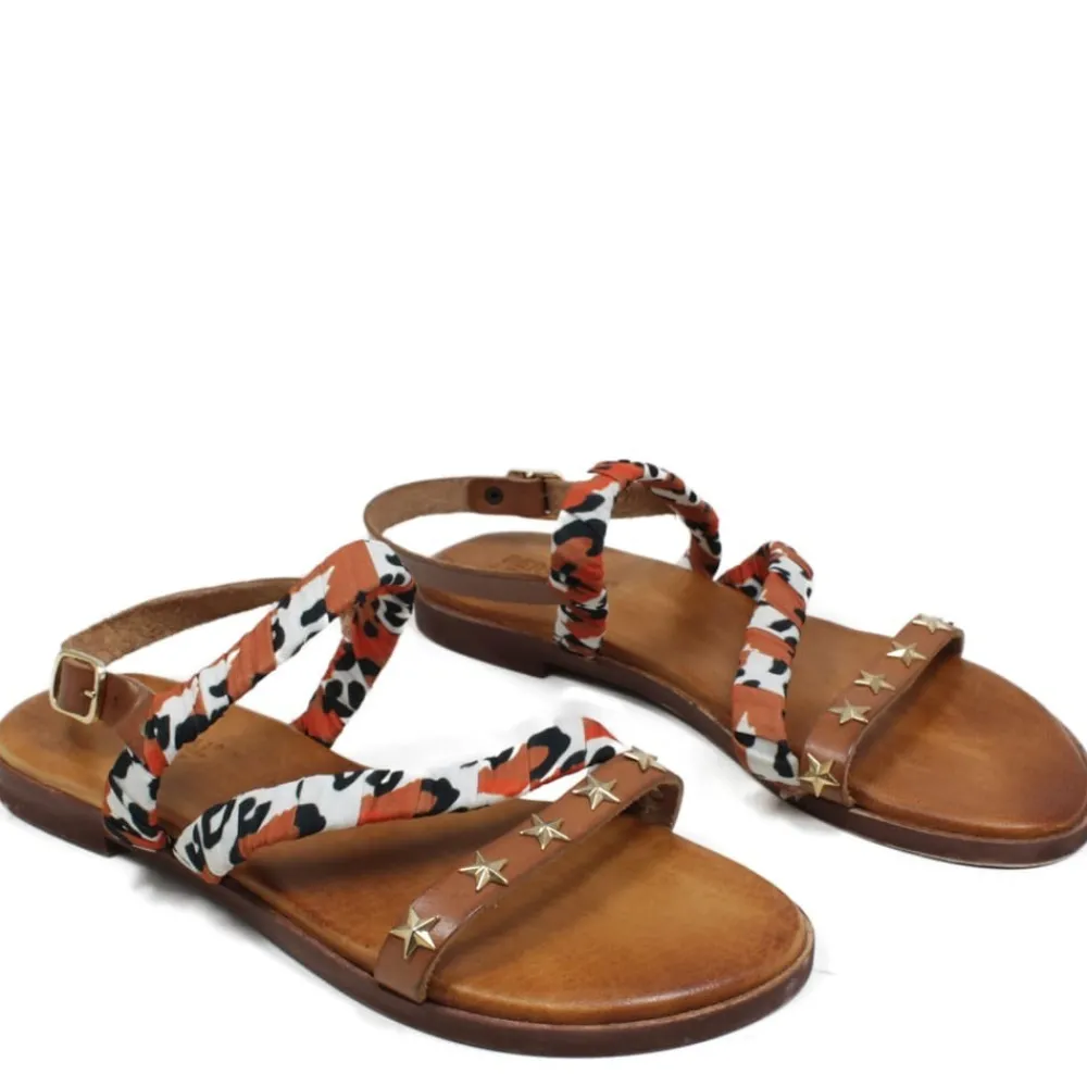 sandali_bassi_in_pelle_co_0-1.webp Sandali Bassi | Personal Sandali Bassi in Pelle con Borchie a Stella e Foulard "Star" - Cuoio