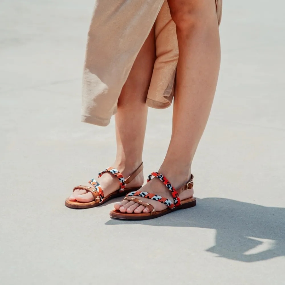 sandali_bassi_in_pelle_co_3-1.webp Sandali Bassi | Personal Sandali Bassi in Pelle con Borchie a Stella e Foulard "Star" - Cuoio