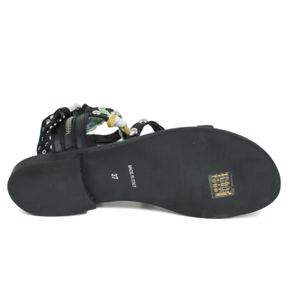 sandali_bassi_in_pelle_co_3-2.webp Sandali Bassi | Personal Sandali Bassi in Pelle con Borchie e Foulard "Jondal" - Nero