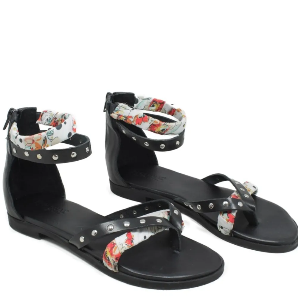 sandali_bassi_infradito_c_0-1.webp Sandali Bassi | Personal Sandali Bassi Infradito con Cavigliera Borchie e Foulard "Benirras" - Nero