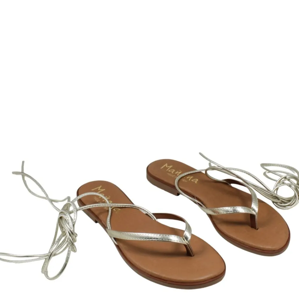 sandali_bassi_infradito_c_0-4.webp Sandali Bassi | Mañana Sandali Bassi Infradito con Laccio alla Caviglia "Rebeca" - /Cuoio Platino