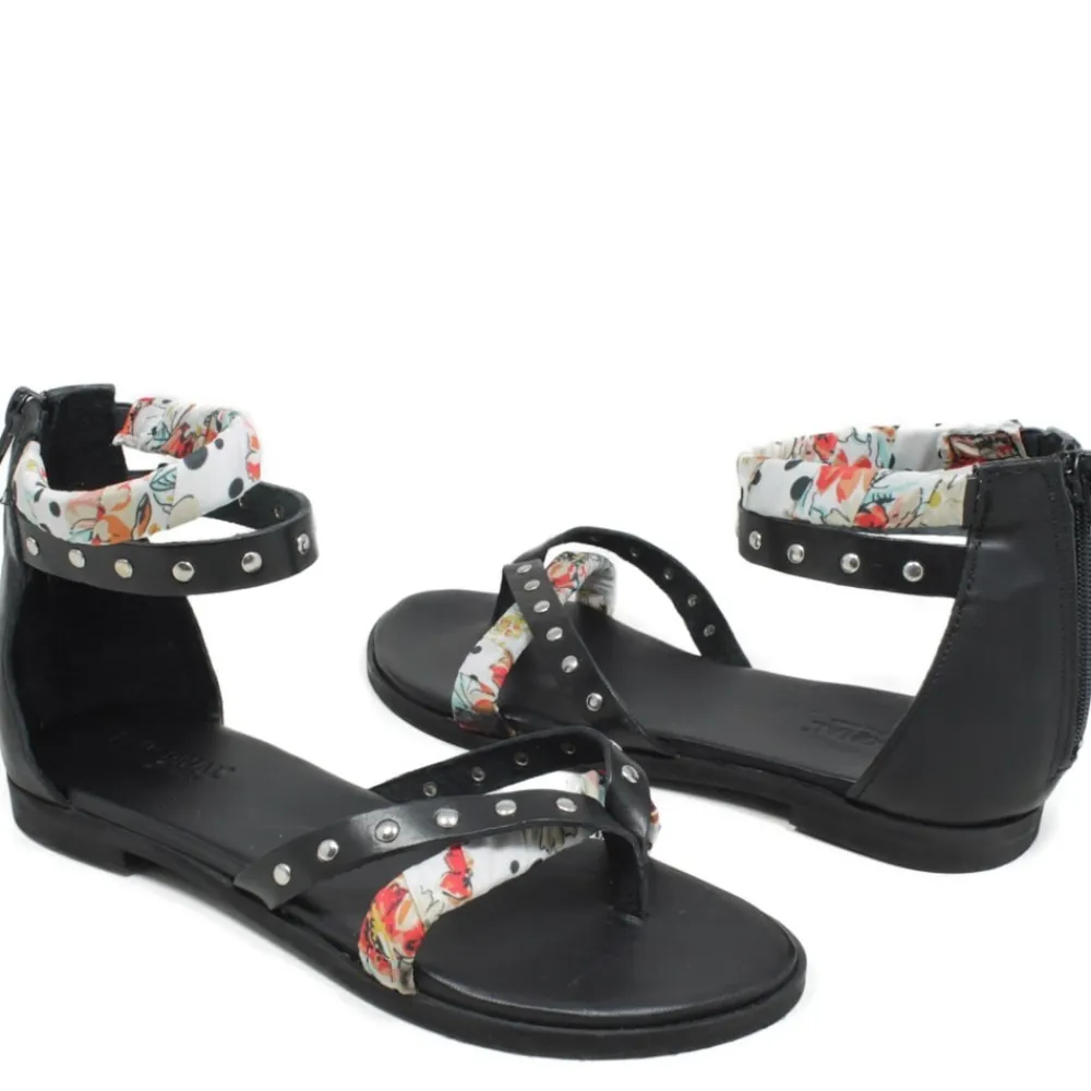 sandali_bassi_infradito_c_2-1.webp Sandali Bassi | Personal Sandali Bassi Infradito con Cavigliera Borchie e Foulard "Benirras" - Nero