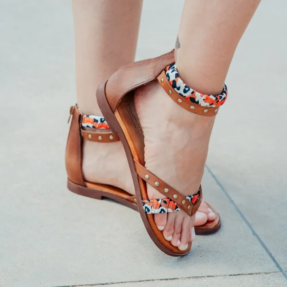 sandali_bassi_infradito_c_3-3.webp Sandali Bassi | Personal Sandali Bassi Infradito con Cavigliera Borchie e Foulard "Benirras" - Cuoio