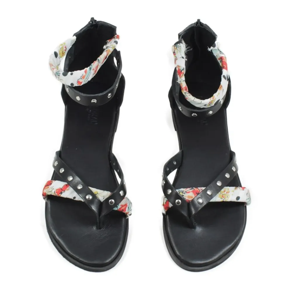 sandali_bassi_infradito_c_4.webp Sandali Bassi | Personal Sandali Bassi Infradito con Cavigliera Borchie e Foulard "Benirras" - Nero