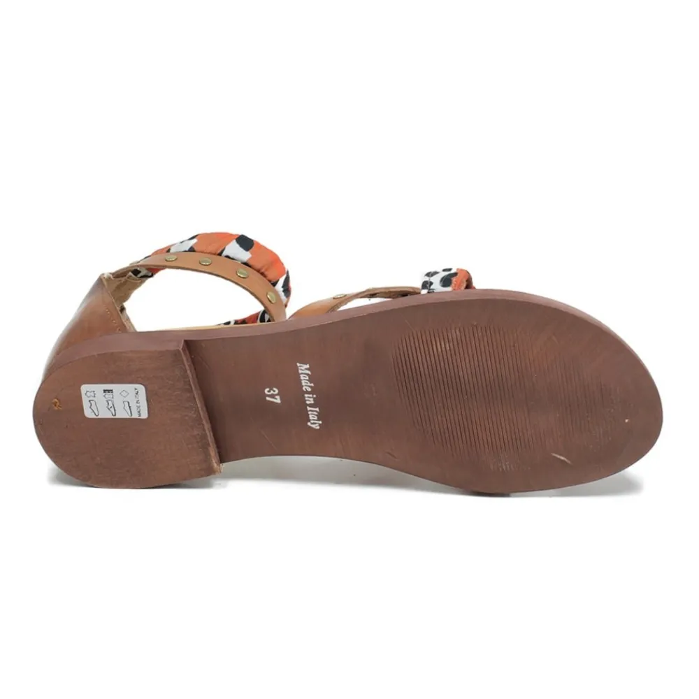sandali_bassi_infradito_c_5-1.webp Sandali Bassi | Personal Sandali Bassi Infradito con Cavigliera Borchie e Foulard "Benirras" - Cuoio