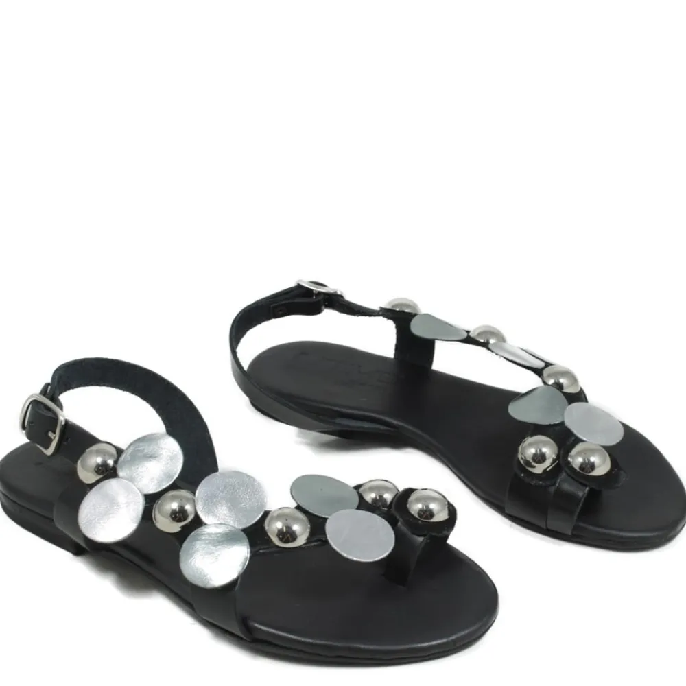 sandali_bassi_infradito_i_0-3.webp Sandali Bassi | In Time Sandali Bassi Infradito in Pelle con Borchie "Studdy" - Nero