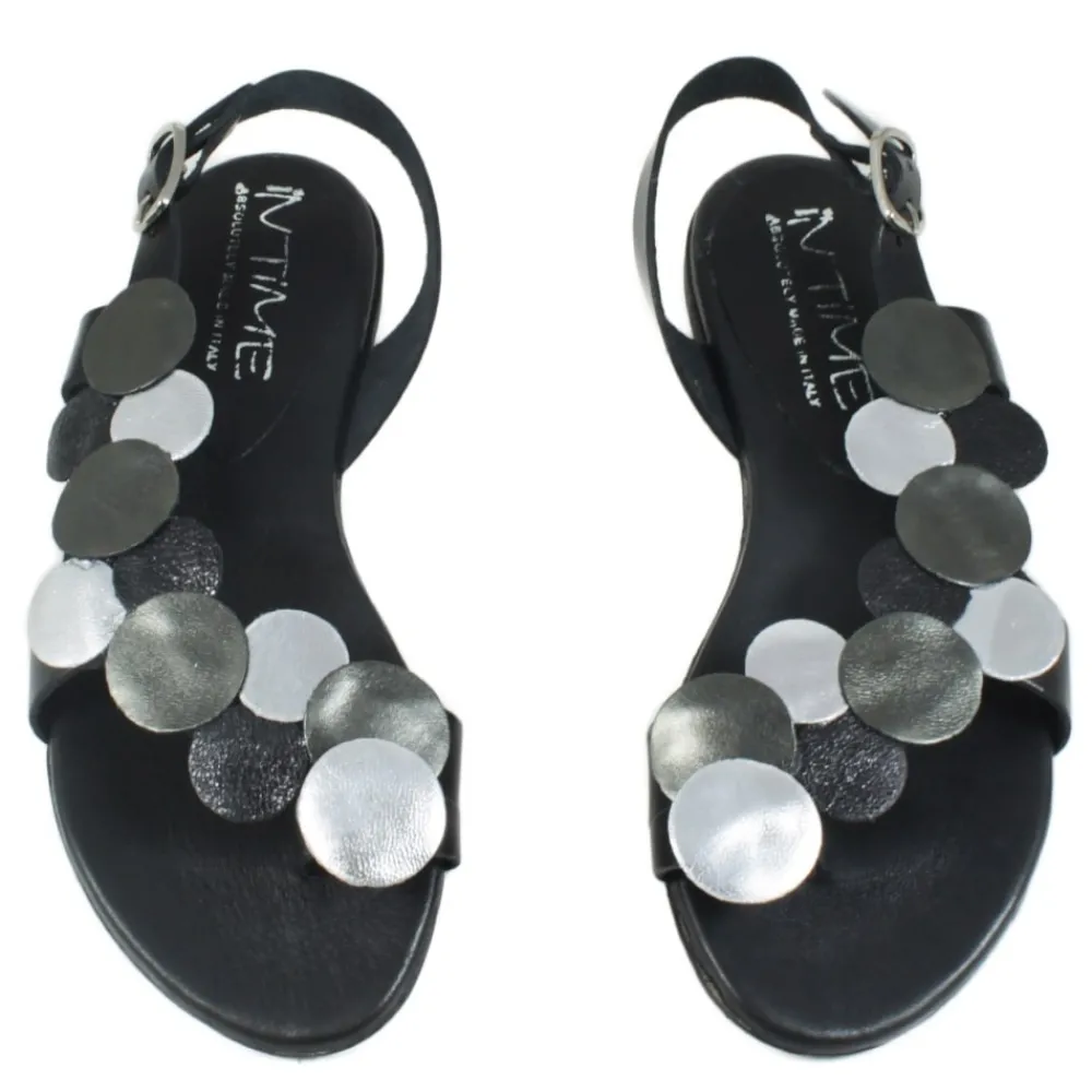 sandali_bassi_infradito_i_1-1.webp Sandali Bassi | In Time Sandali Bassi Infradito in Pelle "Penny" - Nero