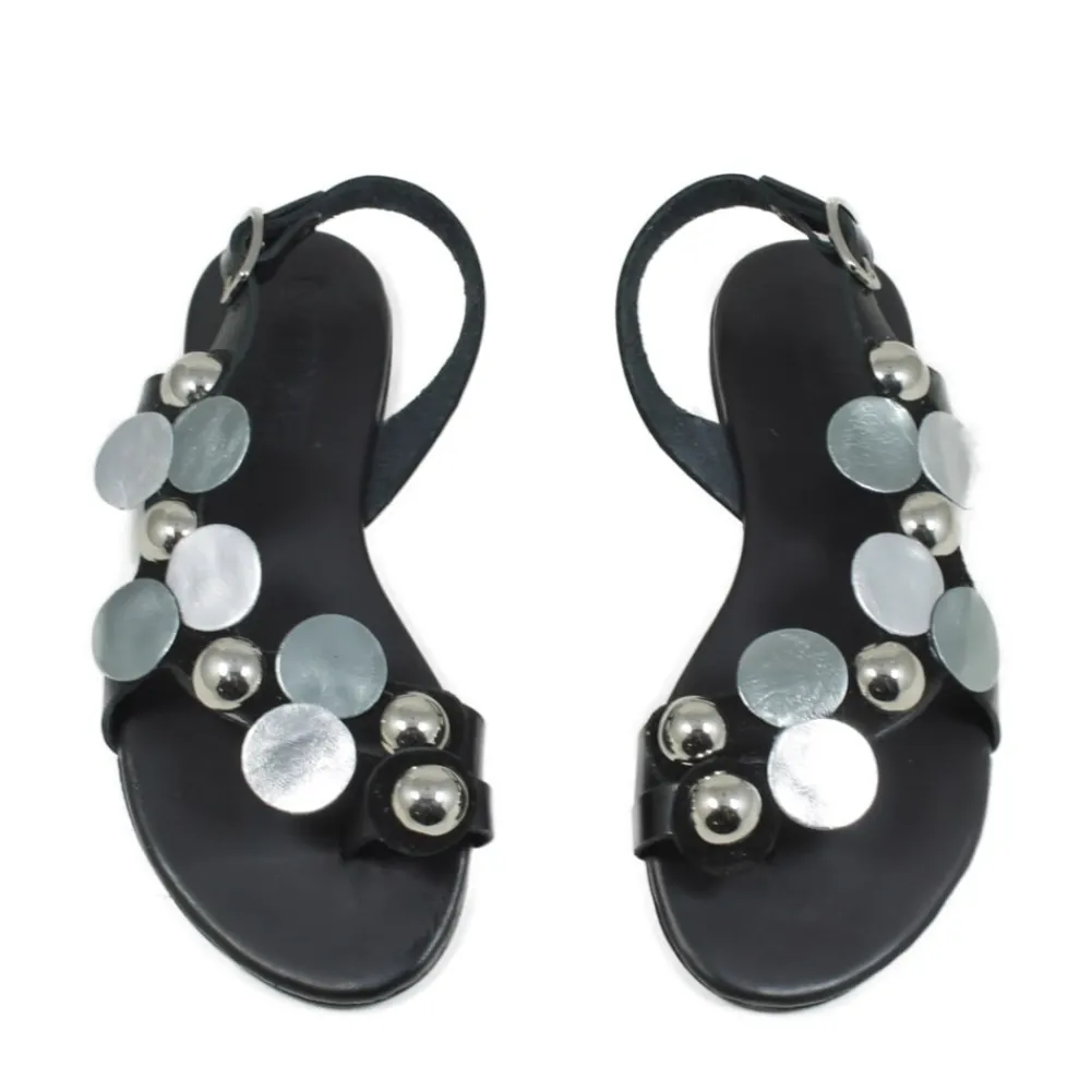 sandali_bassi_infradito_i_2-3.webp Sandali Bassi | In Time Sandali Bassi Infradito in Pelle con Borchie "Studdy" - Nero