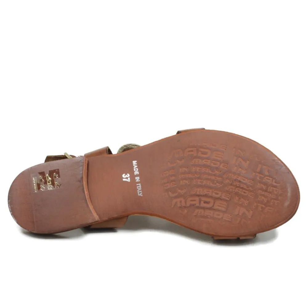 sandali_bassi_infradito_i_5.webp Sandali Bassi | In Time Sandali Bassi Infradito in Pelle con Borchie "Studdy" - Testa di Moro TestadiMoro