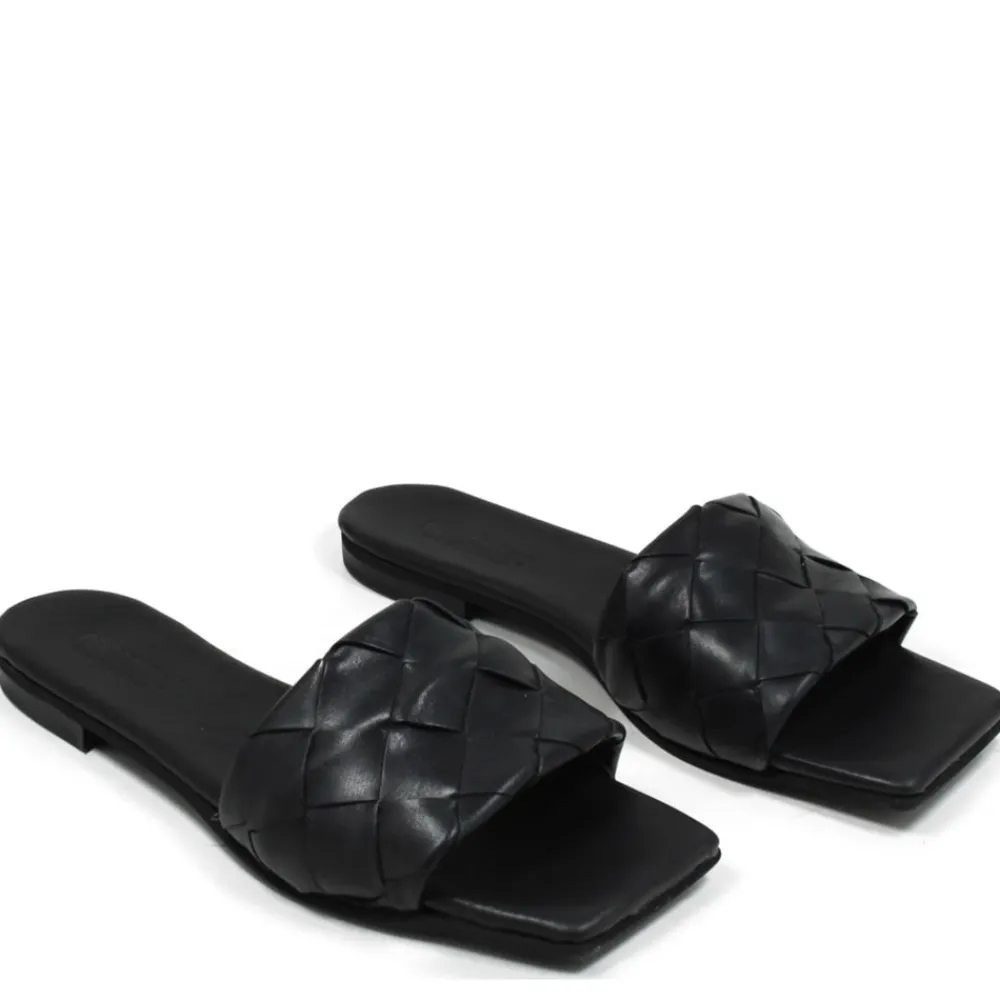 sandali_ciabatta_in_pelle_0-1.webp Sandali Bassi | Personal Sandali Ciabatta in Pelle Intrecciata Punta Quadrata "Slot" - Nero