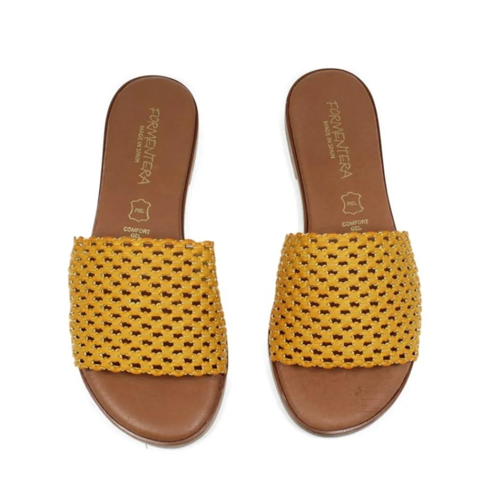 sandali_ciabatta_in_pelle_2-4.webp Sandali Bassi | Formentera Sandali Ciabatta in Pelle Interecciata Forata "Desi" - /Cuoio Ocra