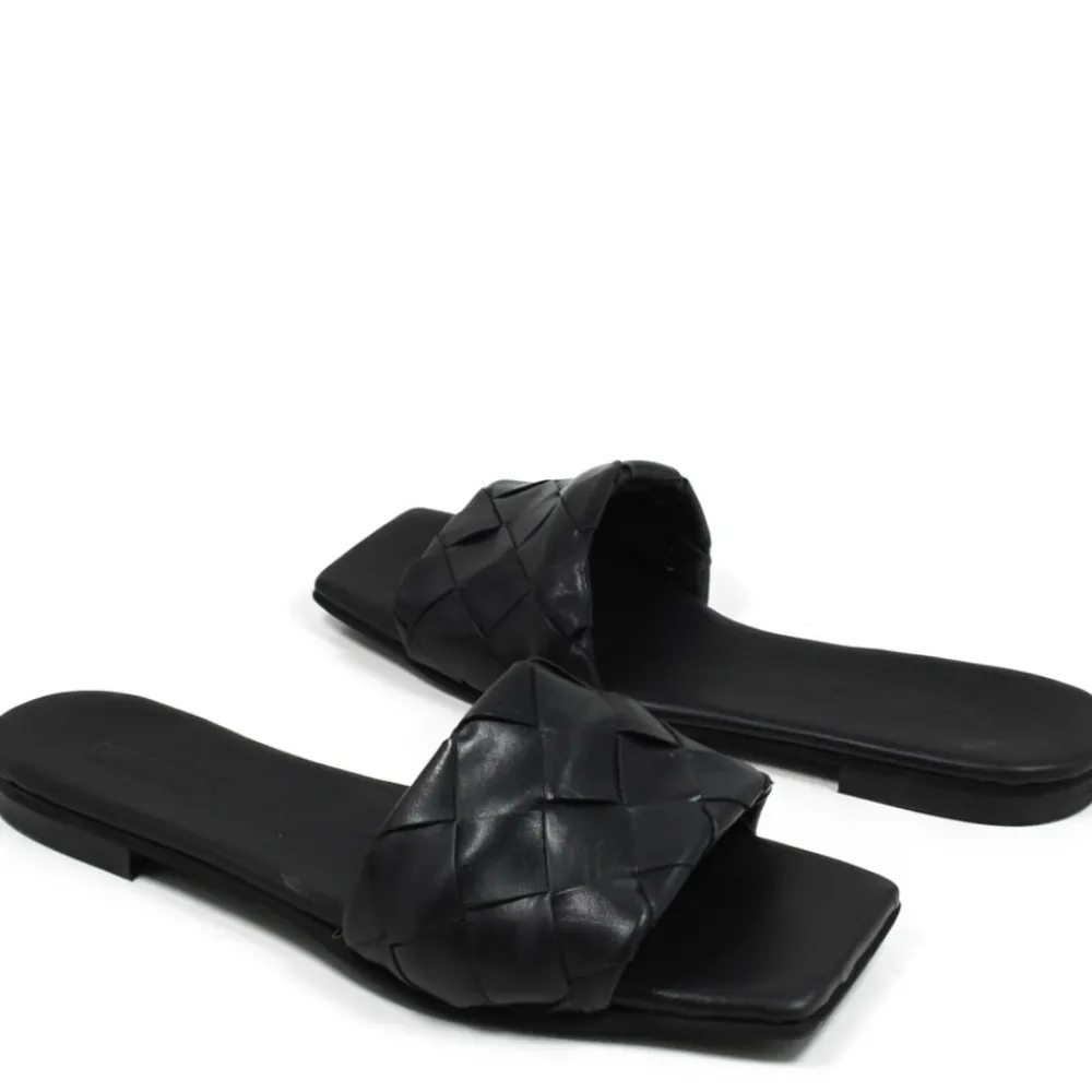 sandali_ciabatta_in_pelle_3-1.webp Sandali Bassi | Personal Sandali Ciabatta in Pelle Intrecciata Punta Quadrata "Slot" - Nero
