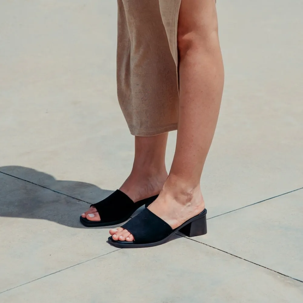 sandali_spuntati_con_tacc_1-1.webp Sandali Con Tacco | Scarpe Con Tacco | Mañana Sandali Spuntati con Tacco Medio "PN03" - Camoscio Nero