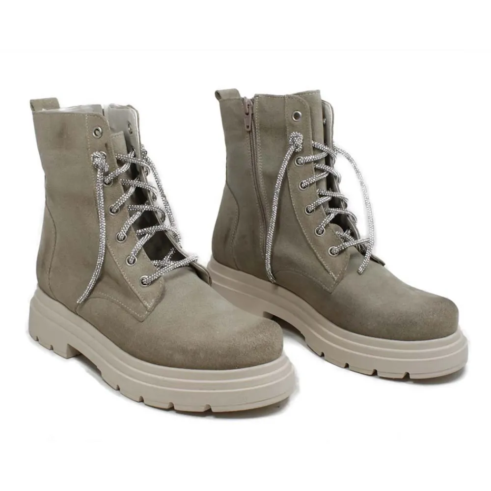 stivaletti_anfibi_in_camo_3.webp Anfibi | Bikers Estivi | Personal Stivaletti Anfibi in Camoscio con Lacci di Strass "BRIX"  - Beige