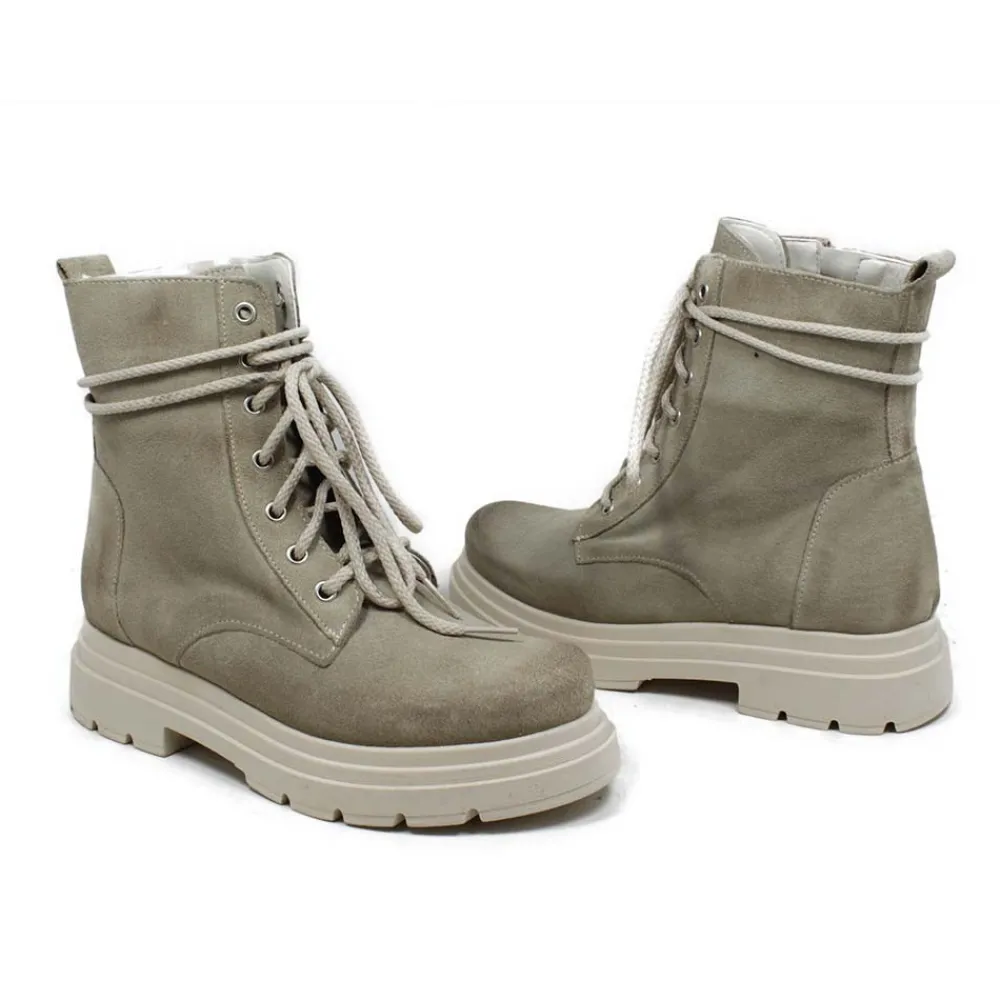 stivaletti_anfibi_in_camo_4.webp Anfibi | Bikers Estivi | Personal Stivaletti Anfibi in Camoscio con Lacci di Strass "BRIX"  - Beige