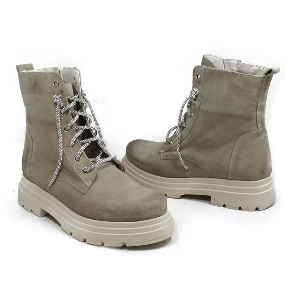 stivaletti_anfibi_in_camo_5.webp Anfibi | Bikers Estivi | Personal Stivaletti Anfibi in Camoscio con Lacci di Strass "BRIX"  - Beige