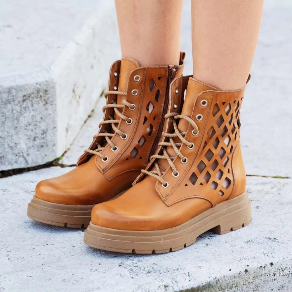 stivaletti_anfibi_laserat_2.webp Anfibi | Stivali Estivi | Personal Stivaletti Anfibi Laserati "CUBE" - Pelle Cuoio