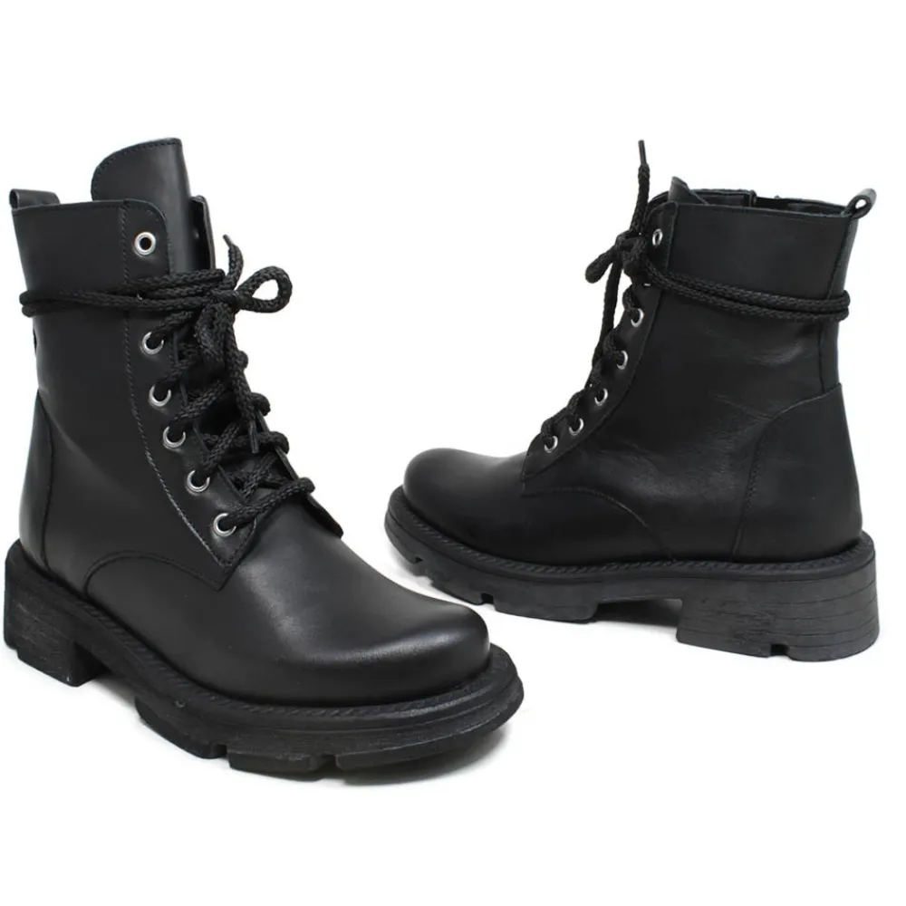 stivaletti_anfibi_stringa_3.webp Anfibi | Stivali Invernali | Made in Italy Stivaletti Anfibi Stringati con Fondo Alto "LUTON" - Nero