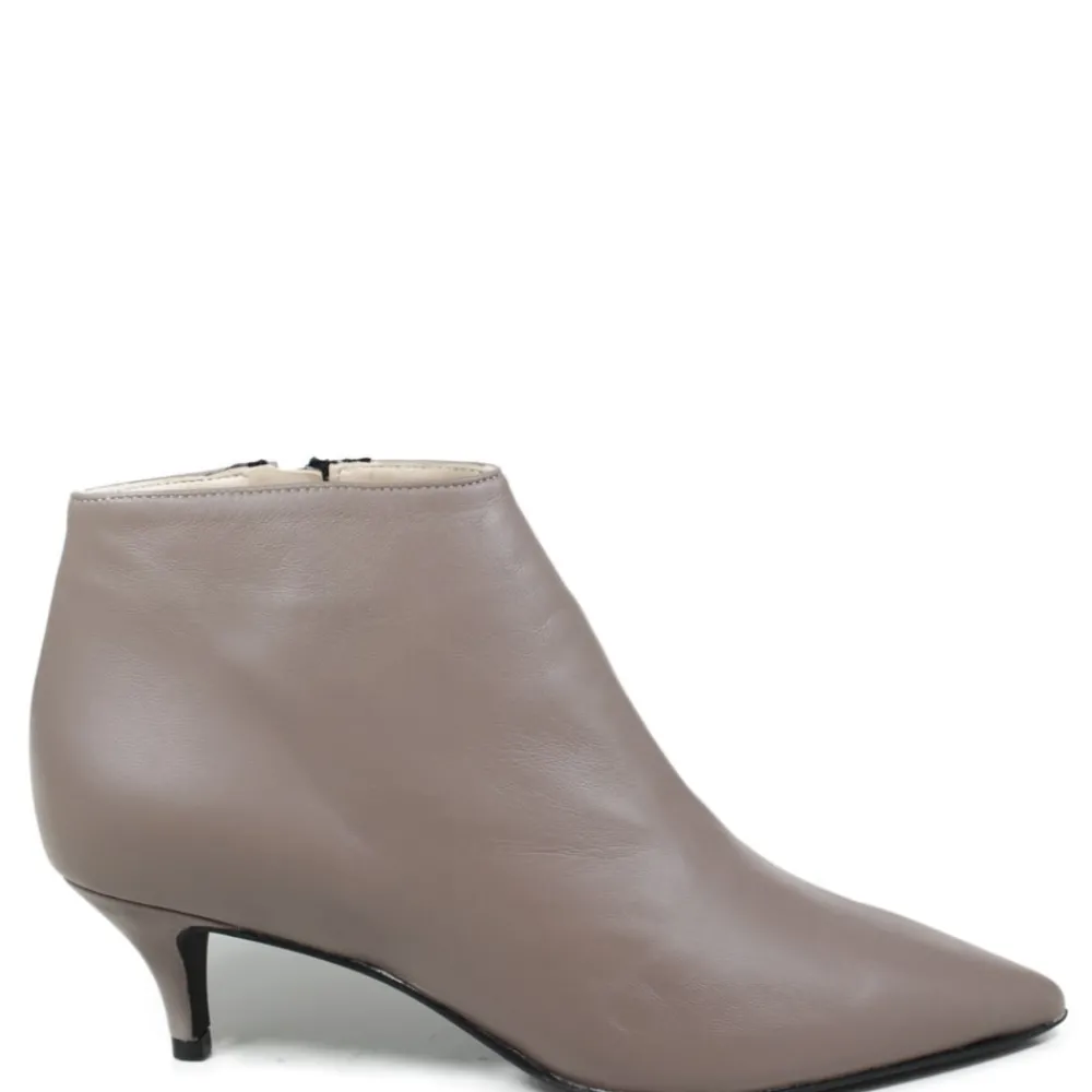 stivaletti_ankle_boots_co_0-1.webp Stivali Con Tacco | Tronchetti | Made in Italy Stivaletti Ankle Boots con tacchetto "155" - Nappa Taupe