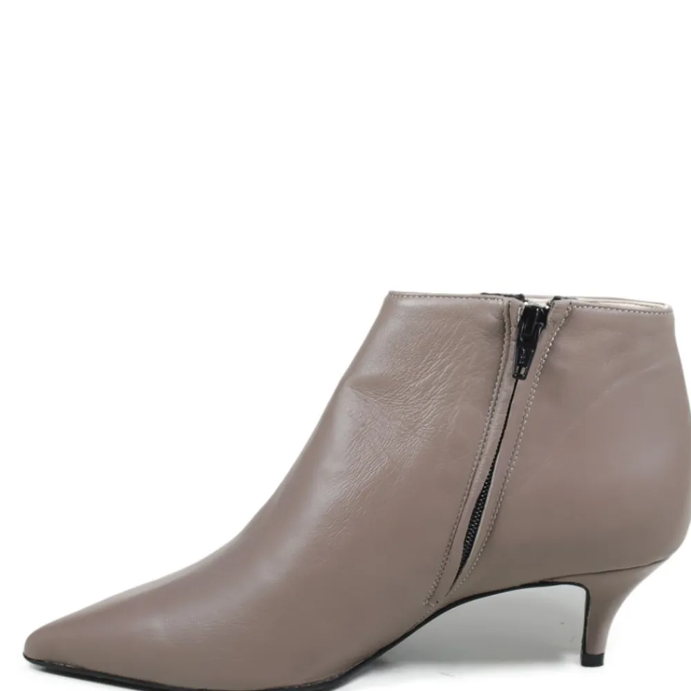 stivaletti_ankle_boots_co_2-1.webp Stivali Con Tacco | Tronchetti | Made in Italy Stivaletti Ankle Boots con tacchetto "155" - Nappa Taupe