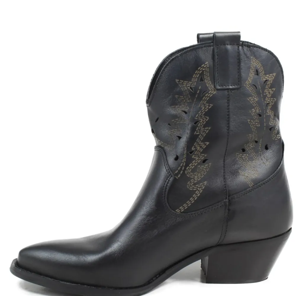 stivaletti_bassi_camperos_1.webp Stivali Con Tacco | Stivali Estivi | In Time Stivaletti Bassi Camperos Traforati a Laser "CLARA" - Nero