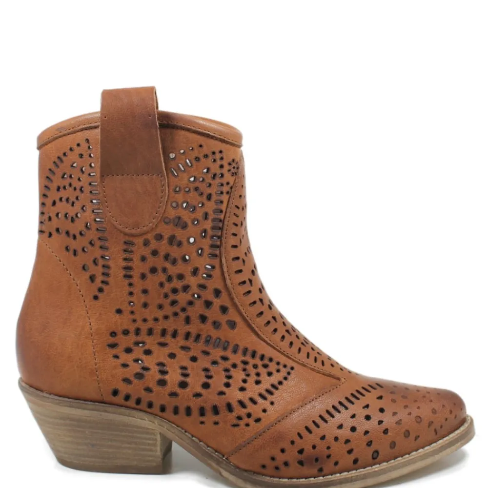 stivaletti_bassi_texani_c_0-1.webp Stivali Con Tacco | Stivali Estivi | Personal Stivaletti Bassi Texani Camperos Laserati "MAYA" - Cuoio