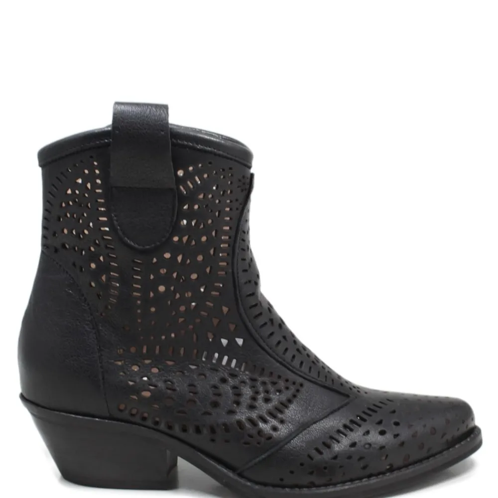 stivaletti_bassi_texani_c_0-2.webp Stivali Con Tacco | Stivali Estivi | Personal Stivaletti Bassi Texani Camperos Laserati "MAYA" - Nero